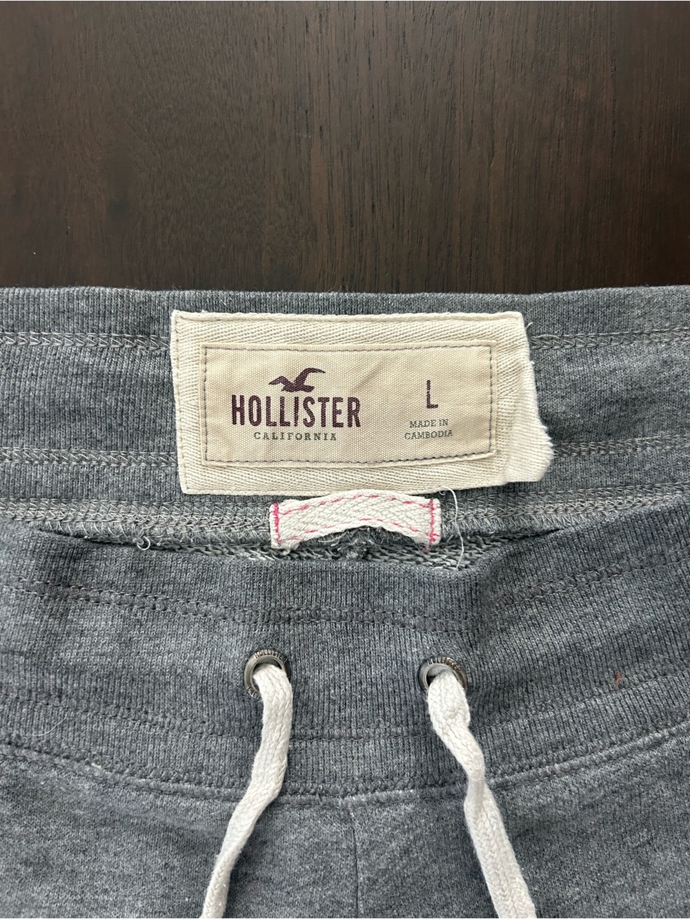 Y2K Hollister Grey Fleece Sweat Shorts Large Pink Graphic Rolled Hem Drawstring - Picture 3 of 7